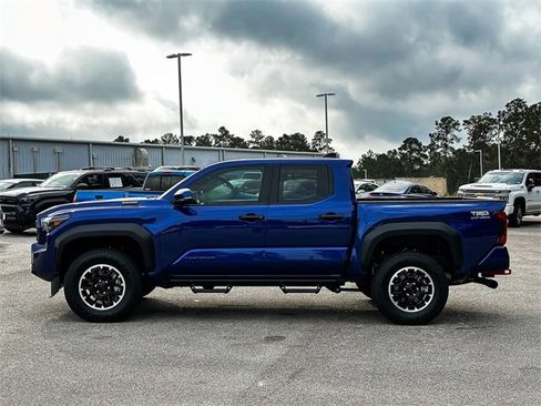 Certified 2025 Toyota Tacoma TRD Off-Road image 5