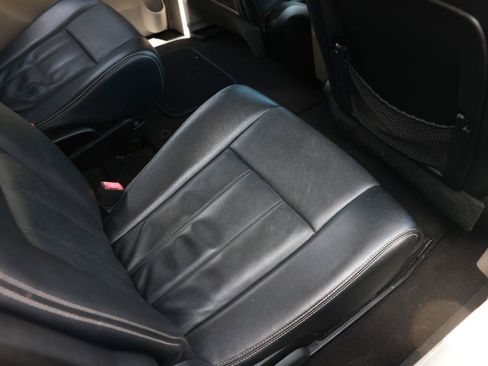 Used 2013 Chrysler Town & Country Touring FWD image 12