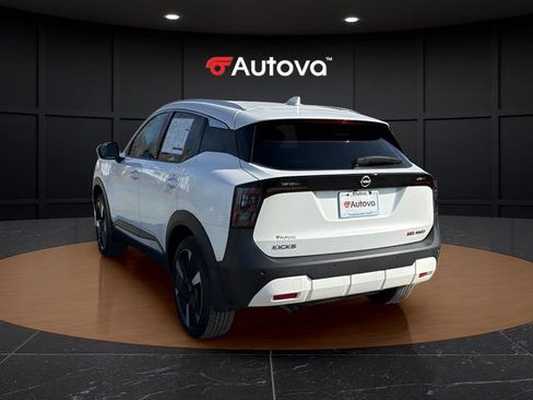 Used 2025 Nissan Kicks SR w/ SR Premium Package image 3