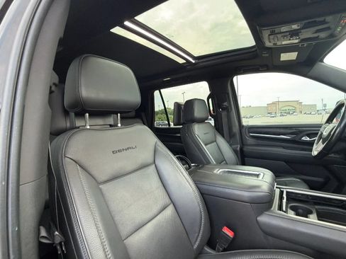 Used 2021 GMC Yukon Denali w/ Denali Premium Package AWD/4WD image 92