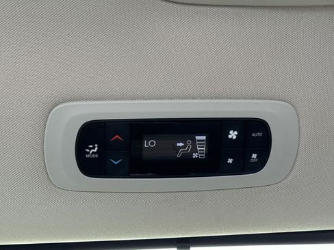 Used 2023 Chrysler Pacifica Touring-L FWD image 24