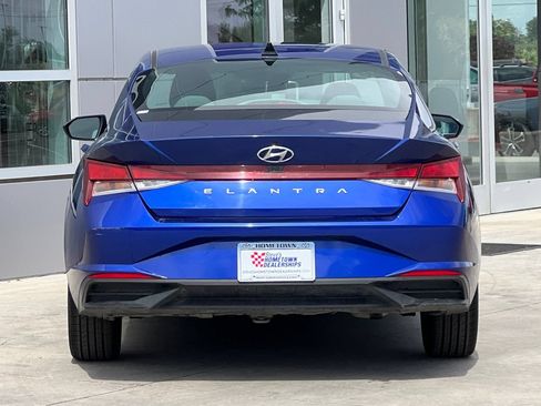 Used 2023 Hyundai Elantra SEL w/ Convenience Package FWD image 5