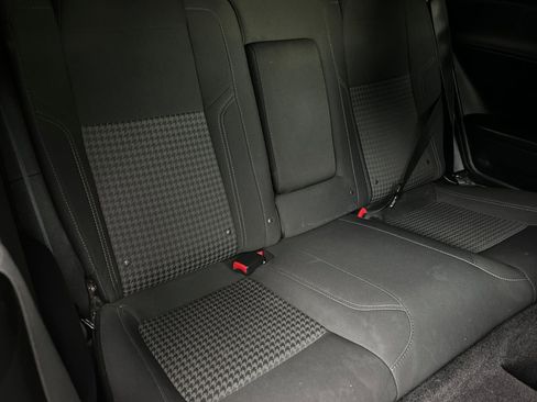 Used 2018 Dodge Challenger SXT image 18