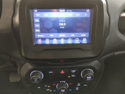 Used 2021 Jeep Renegade Latitude image 25