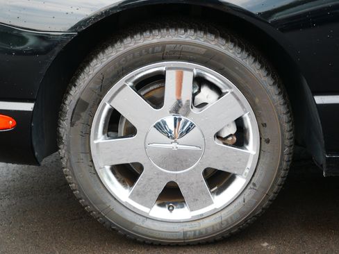 Used 2002 Ford Thunderbird RWD image 9