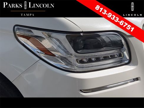 Used 2021 Lincoln Navigator Reserve image 11