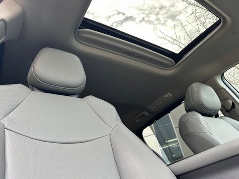 Used 2024 Toyota Sienna XLE image 21