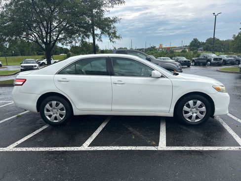 Used 2010 Toyota Camry LE FWD image 11