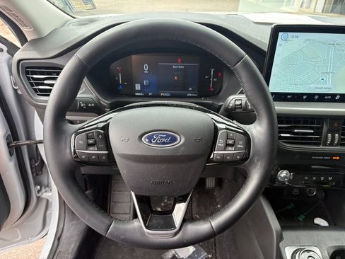 Used 2025 Ford Escape SE FWD image 19