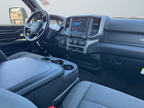 Used 2024 RAM 2500 Big Horn w/ Bed Utility Group image 14