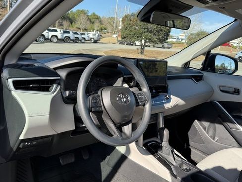 Used 2025 Toyota Corolla Cross L image 16