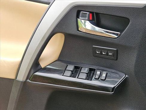 Used 2017 Toyota RAV4 Limited FWD image 6