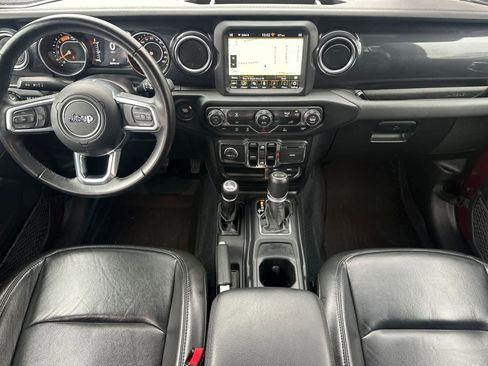 Used 2022 Jeep Wrangler Unlimited Sahara image 3