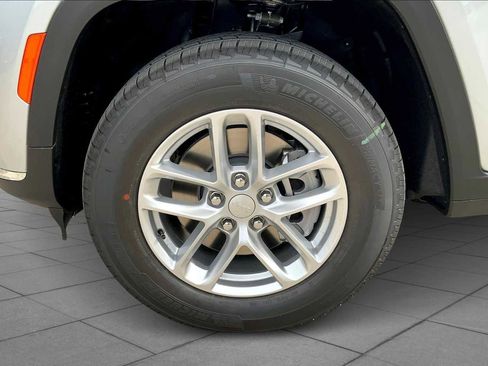 New 2025 Jeep Grand Cherokee L Laredo image 12