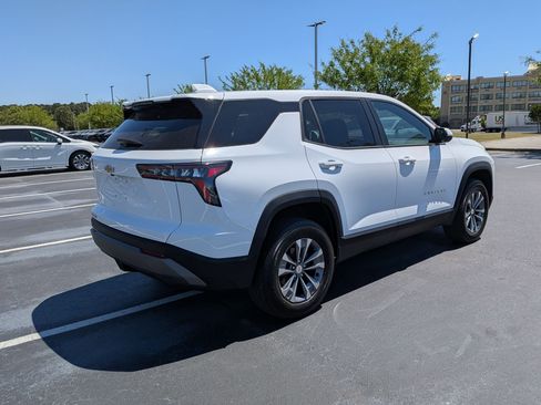 Used 2025 Chevrolet Equinox LT image 3