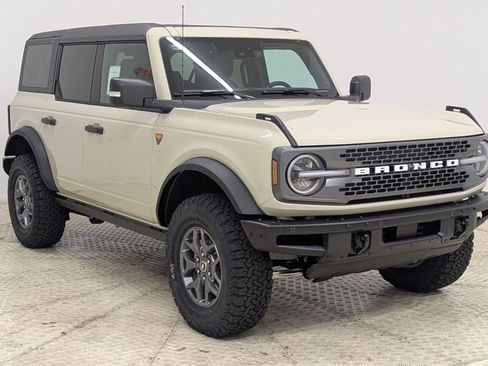 New 2025 Ford Bronco Badlands image 6