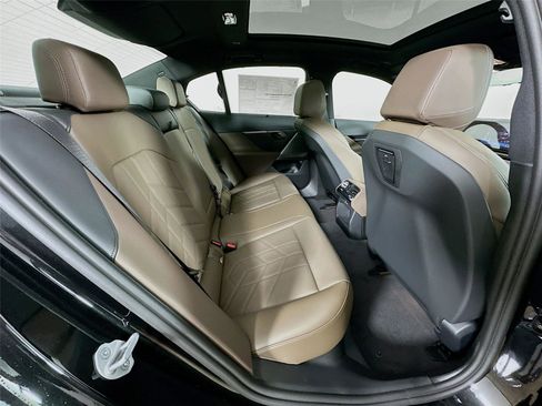 New 2026 BMW 550e xDrive w/ Executive Package image 29