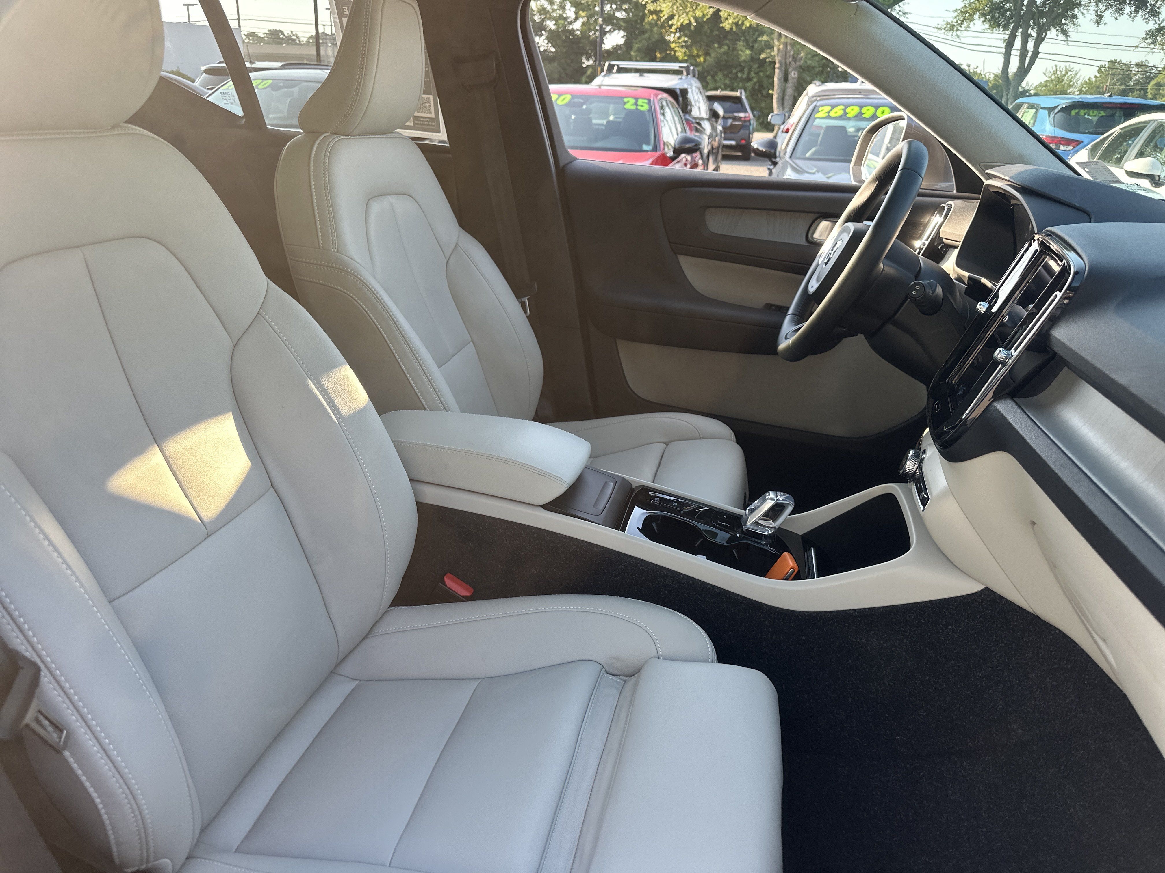 Used 2021 Volvo XC40 T4 Inscription w/ Advanced Package FWD image 13