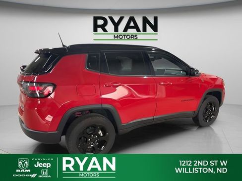 Used 2023 Jeep Compass Trailhawk w/ Trailhawk Elite Group AWD/4WD image 2