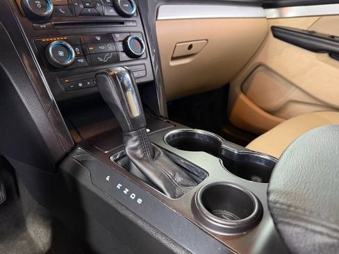 Used 2017 Ford Explorer XLT FWD image 15