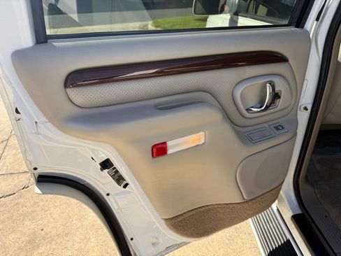 Used 2000 Cadillac Escalade 4WD image 23
