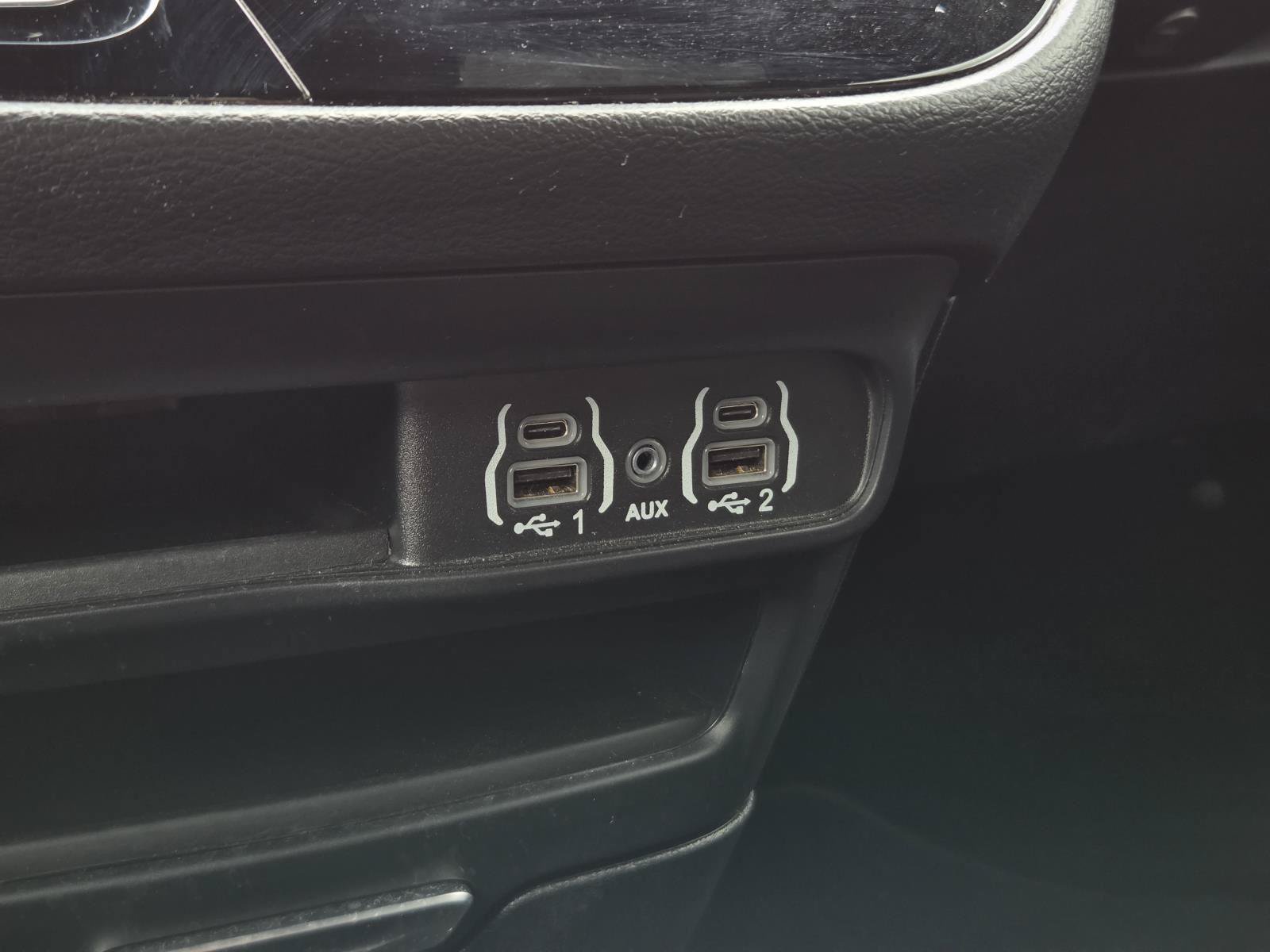 Used 2025 Chrysler Pacifica Select FWD image 18