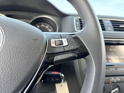 Used 2017 Volkswagen Jetta S image 9