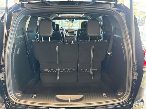 New 2026 Chrysler Pacifica Limited w/ S Appearance Package image 4