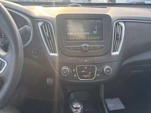 Used 2017 Chevrolet Malibu LS image 10