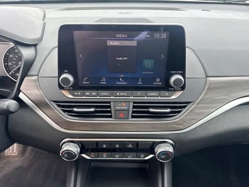 Used 2025 Nissan Altima 2.5 SV FWD image 10