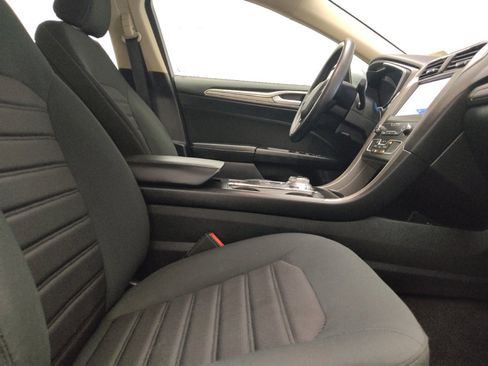 Used 2020 Ford Fusion SE FWD image 21