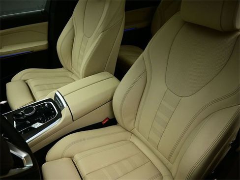 Used 2021 BMW X7 xDrive40i w/ Premium Package image 26