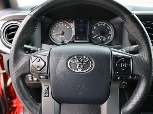 Used 2017 Toyota Tacoma TRD Sport w/ Tow Package AWD/4WD image 33