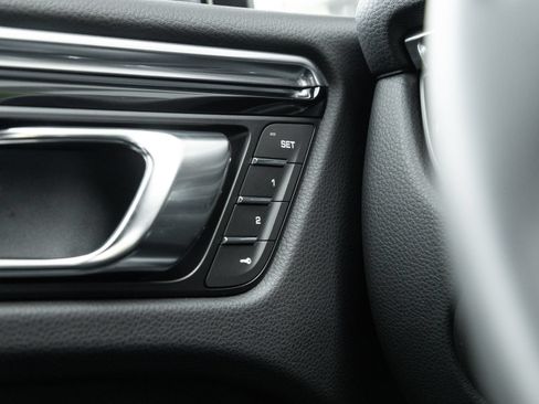 Certified 2026 Porsche Macan AWD/4WD image 18