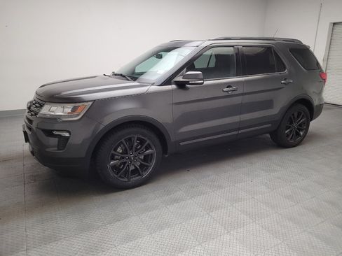 Used 2019 Ford Explorer XLT w/ Equipment Group 202A FWD image 2