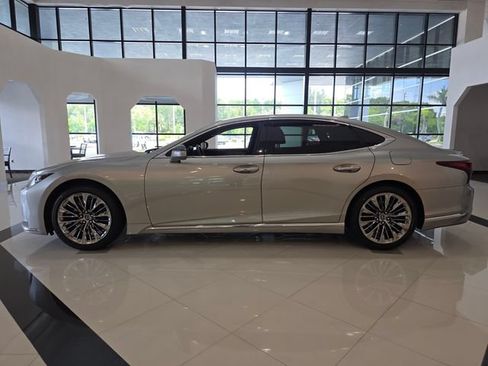 Used 2023 Lexus LS 500 w/ Accessory Package (Z1) RWD image 6