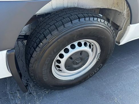 Used 2021 Mercedes-Benz Sprinter 2500 image 29