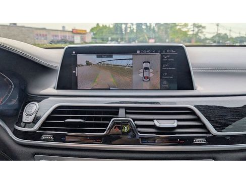 Used 2022 BMW 750i xDrive w/ Executive Package image 23