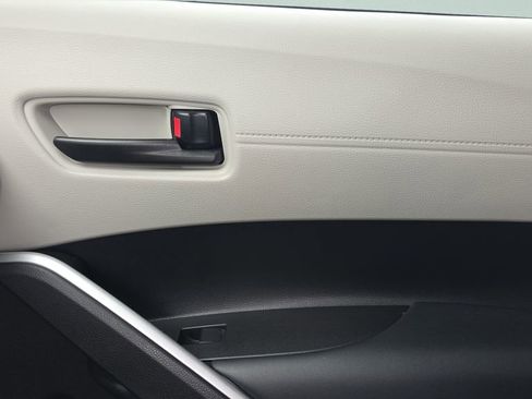 Used 2025 Toyota Corolla Cross L image 24