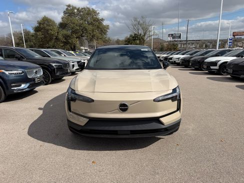 New 2026 Volvo EX30 Plus w/ Protection Package Premier image 6