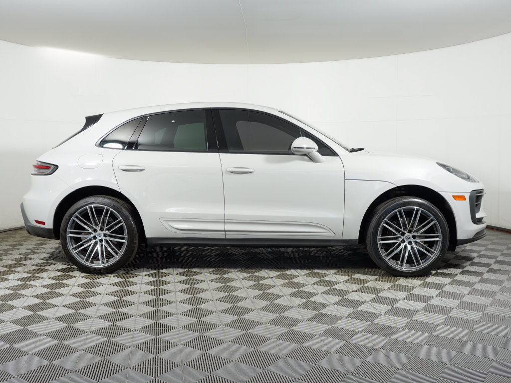 Certified 2023 Porsche Macan AWD/4WD image 8
