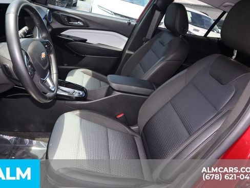 Used 2025 Chevrolet Trax LT w/ LT Convenience Package FWD image 11