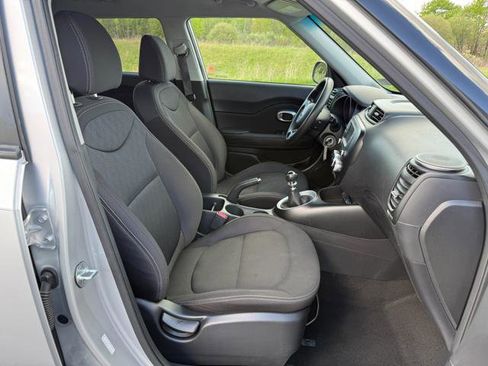 Used 2019 Kia Soul FWD image 18