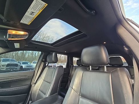 Used 2018 Jeep Grand Cherokee Limited image 23