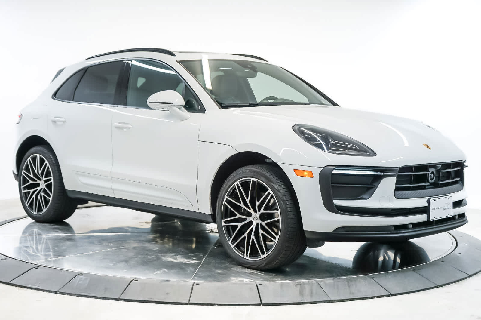 Certified 2026 Porsche Macan AWD/4WD image 7