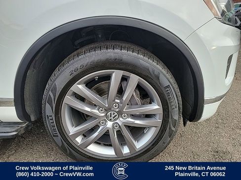 Used 2016 Volkswagen Touareg VR6 image 21