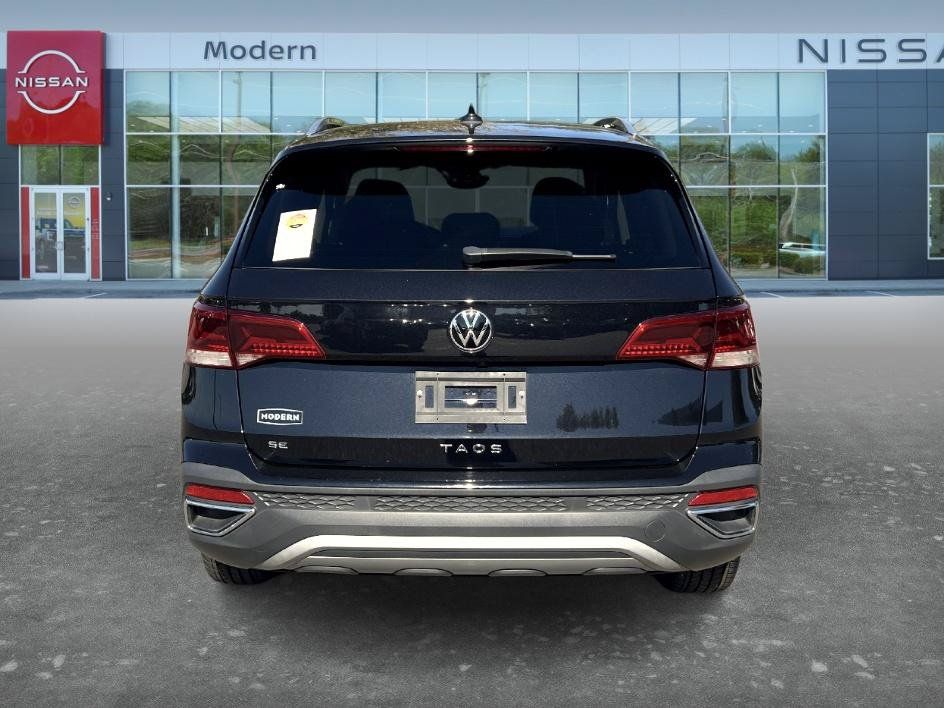 Used 2023 Volkswagen Taos SE w/ Black Wheel Package FWD image 6
