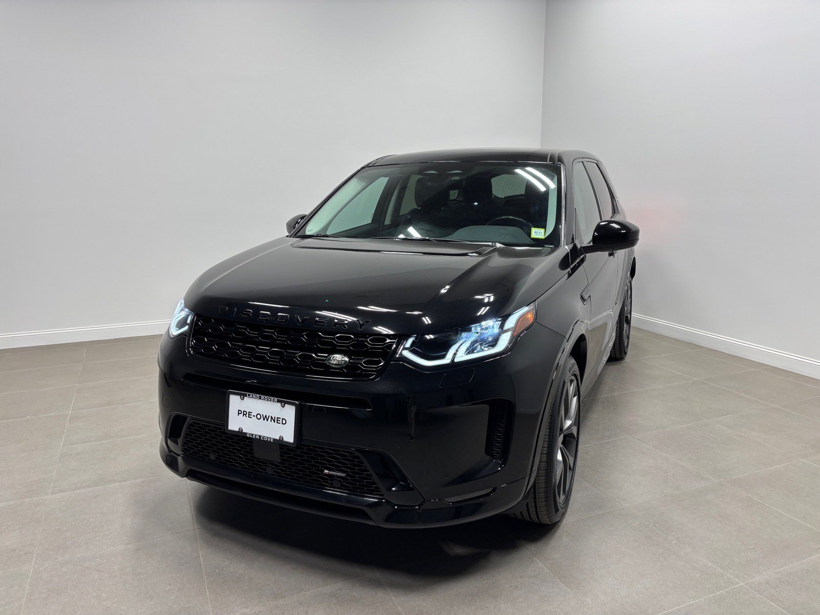 Used 2023 Land Rover Discovery Sport SE R-Dynamic AWD/4WD image 2