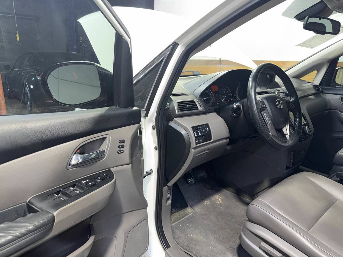 Used 2015 Honda Odyssey Touring Elite image 16