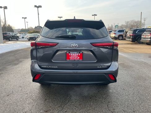 Certified 2023 Toyota Highlander XLE image 5